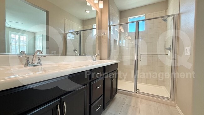 Building Photo - 2664 S Peppertree Dr