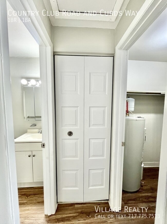 Building Photo - 671 Country Club Rd