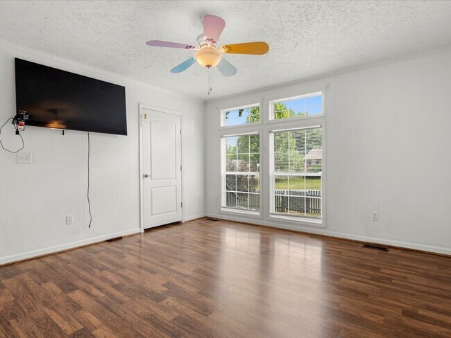Building Photo - 5010 Blake Dr
