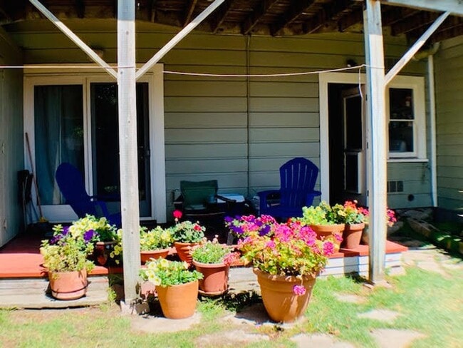 Building Photo - Whimsical 2BR/1BA, Outer Parkside Gem and Dog Friendly! FURNISHED Flexible Lease Term