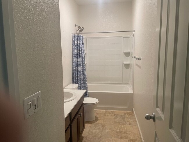 Building Photo - 519 Camelot Dr