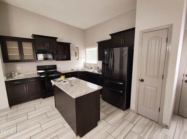 Building Photo - 4552 Josefina Santillana St