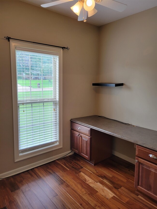 Building Photo - 37 Christmas Dr