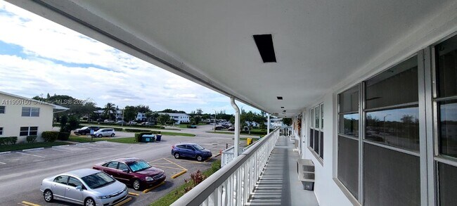 Building Photo - 92 Berkshire D