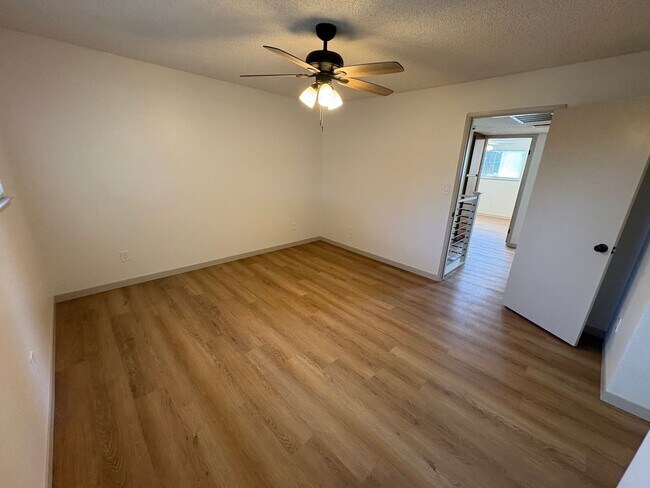 Building Photo - NewB SAC T 7558