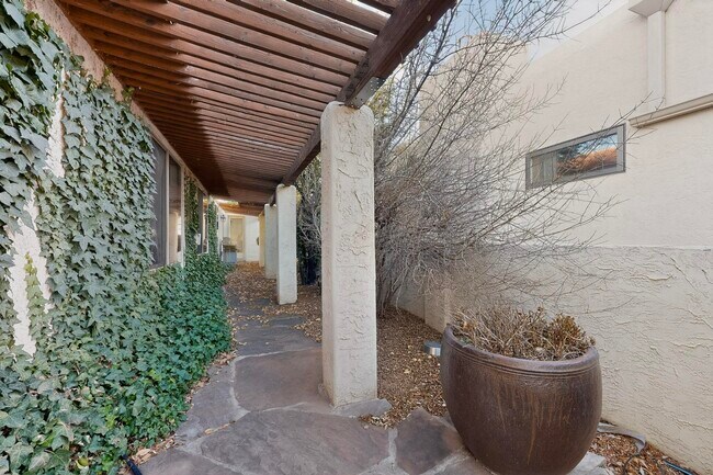 Building Photo - 9735 Village Green Dr NE