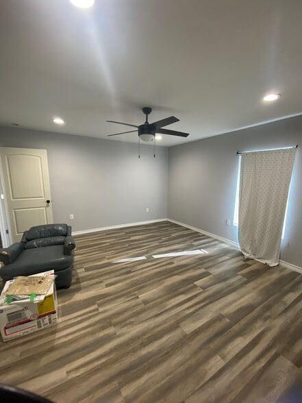 Bedroom Main - 714 Ross Ave
