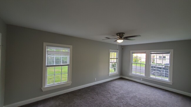 HUGE Master bedroom - 320 S Ashbel St