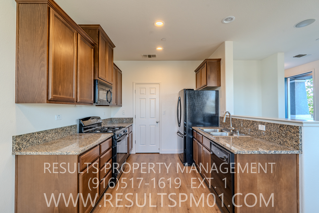Building Photo - Beautiful Townhome in Rocklin Available Now!
