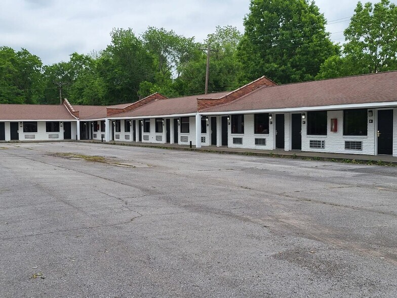 Building Photo - 905 Providence Blvd