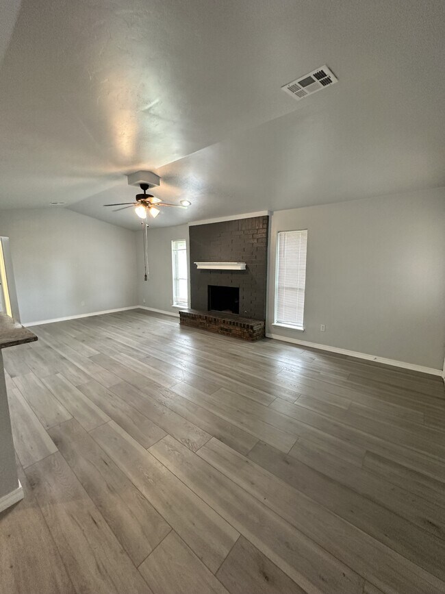 Building Photo - 1100 SW 81st St