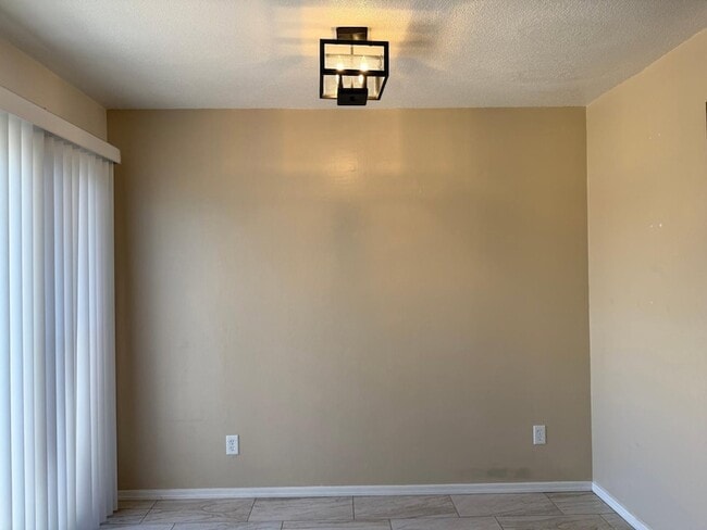 Building Photo - 5704 E Aire Libre Ave