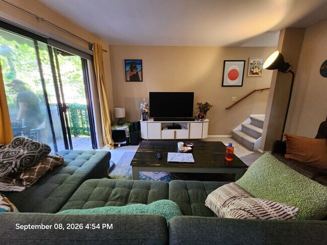 Building Photo - 493 Brassie Ave