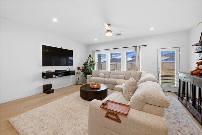 Building Photo - 1542 Merulana Lane