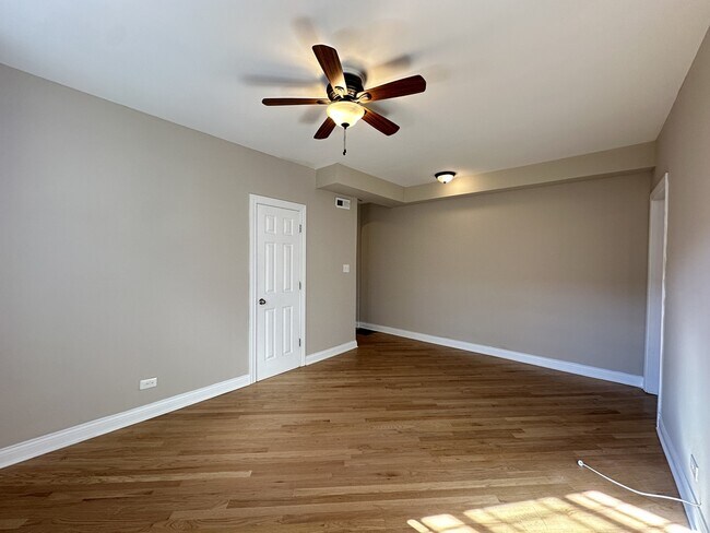 Building Photo - 901 Green Bay Rd