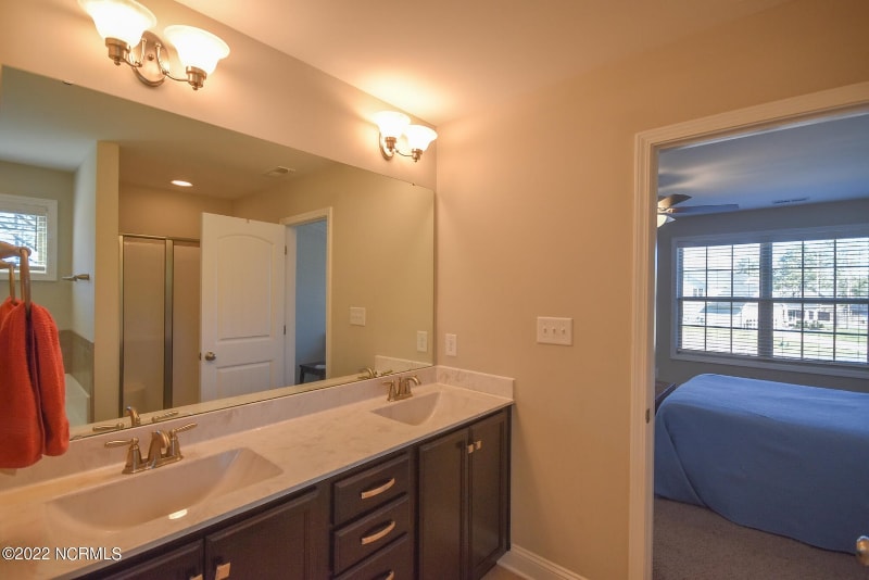 Building Photo - 625 Overland Ct