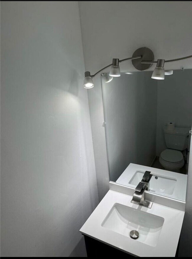 Building Photo - 2801 N 34th Ave