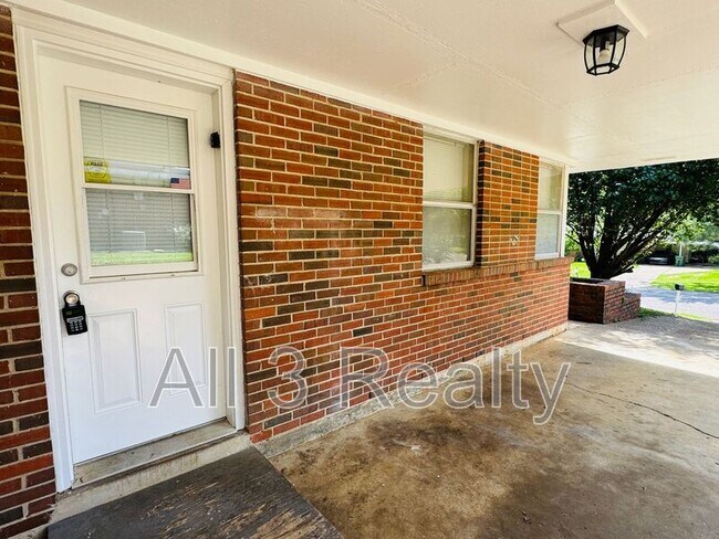 Building Photo - 544 Green Ridge Rd