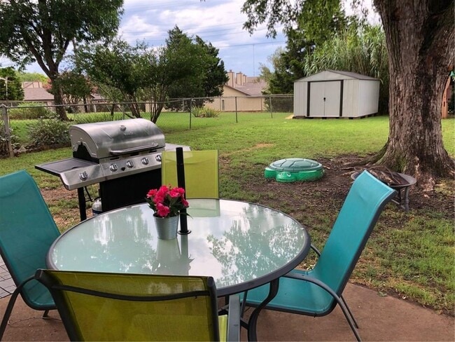 Building Photo - 13908 Jeffrey Dr