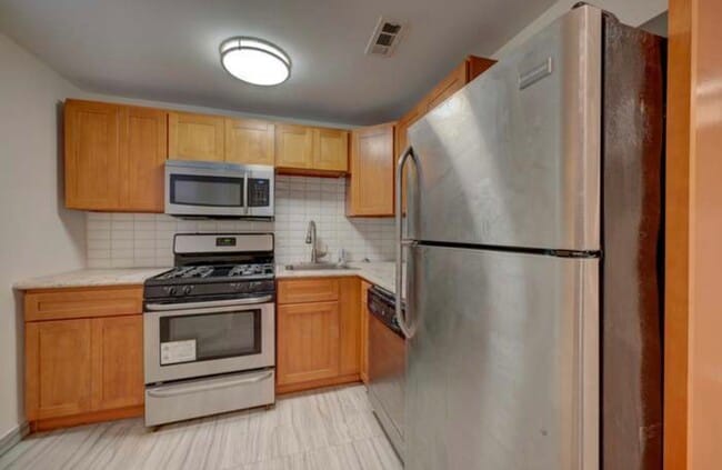 Kitchen - 6116 S Evans Ave