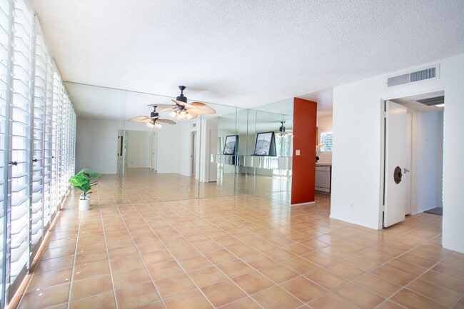 Building Photo - Mid-Century in Rancho Mirage!