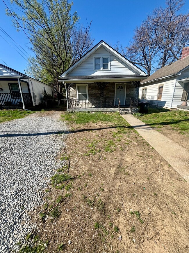 Building Photo - 1112 Weller Ave