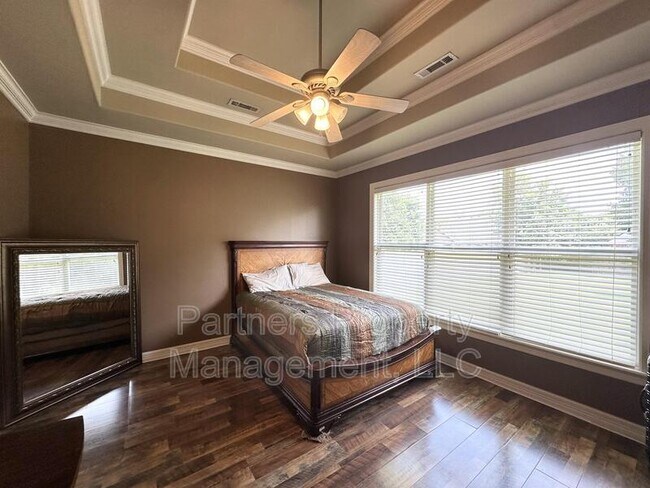 Building Photo - 3750 River Bend Dr