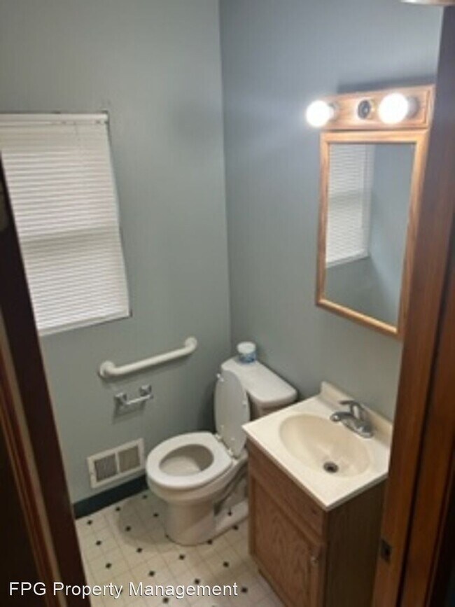 Building Photo - 2 br, 1 bath House - 1352 Lillian Ave