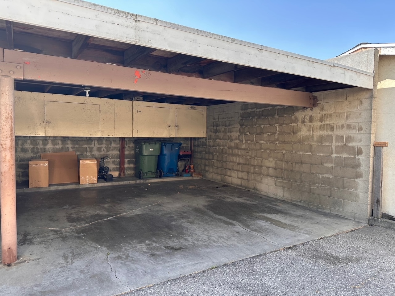 2 Car Parking Carport - 548 Short St