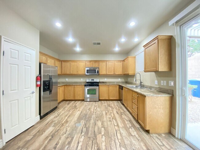 Building Photo - Wonderful two-story single-family house