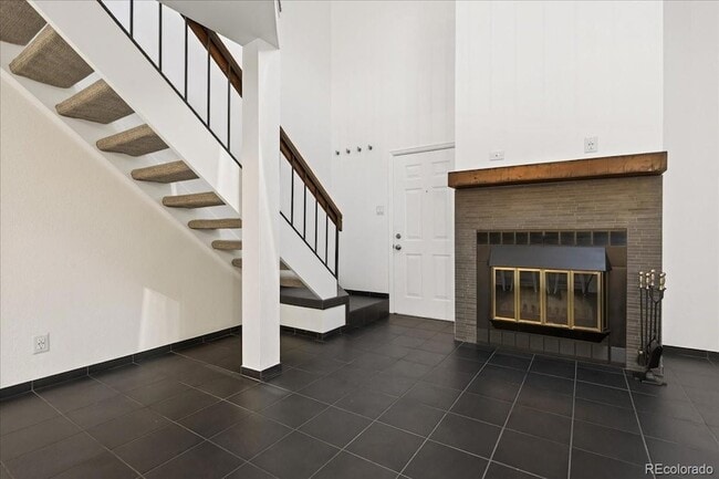 Building Photo - 826 S Vance St