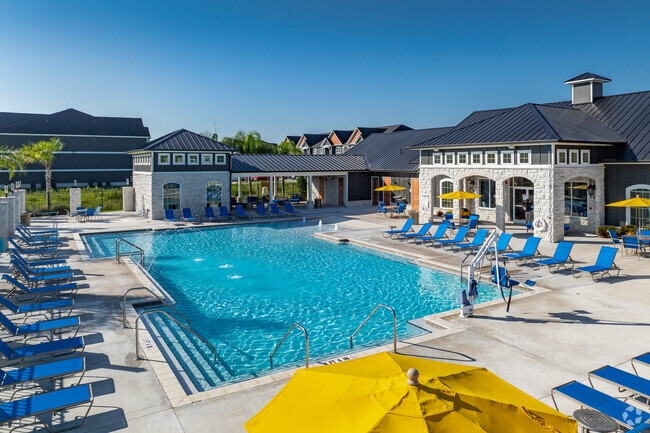 Building Photo - The Retreat at Stuart Crossing