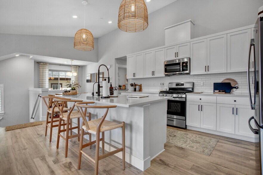 Building Photo - 16625 SW Botany Bay Ln