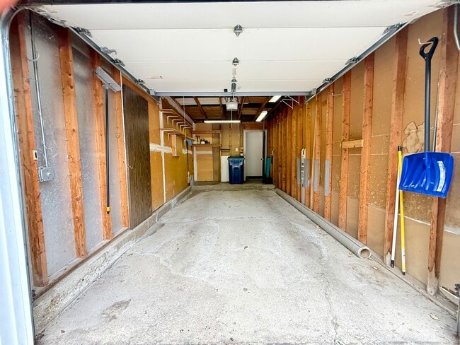 Building Photo - 70 Margate Ct