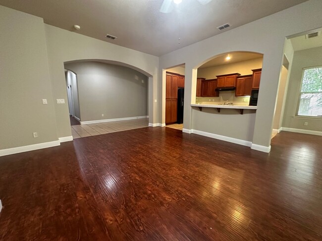 Building Photo - 4 Bedroom Single Story Home in Gated Commu...