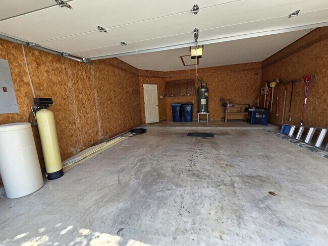 Building Photo - 445 Florian Dr