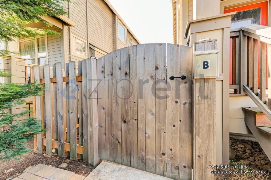 Building Photo - 7924 SE Raymond St