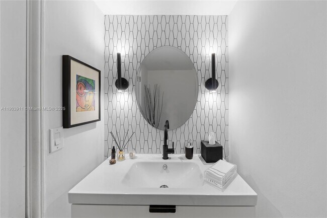 Building Photo - 1281 S Venetian Way