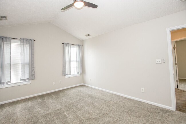 Building Photo - Charming 3 Bed, 2 Bath Rental Home in Raeford, NC - Don't Miss Out!