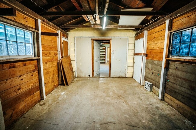 Building Photo - Spacious 4-bedroom, 2-bath single-family home located in a desirable Eureka neighborhood near Hen...