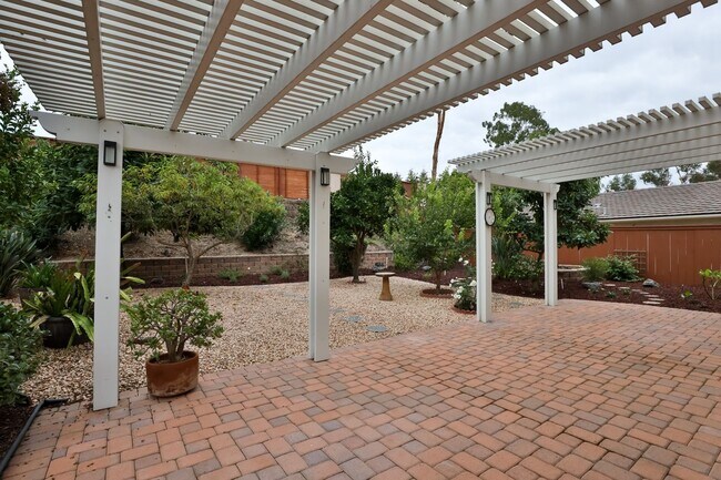 Building Photo - Spacious 3-Bedroom Scripps Ranch Home