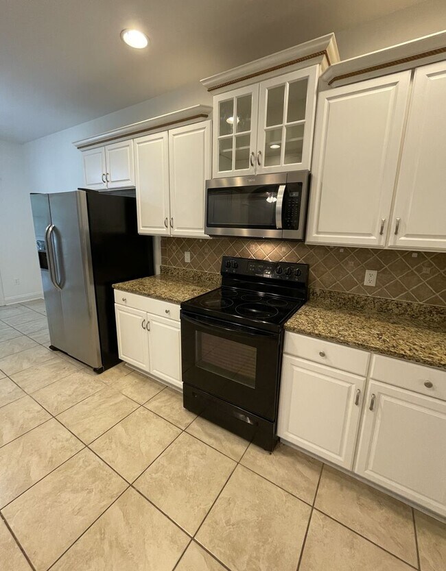 Building Photo - Move-In Incentive - $200 off first month's rent