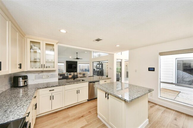 Building Photo - 4411 Hickory Downs Dr