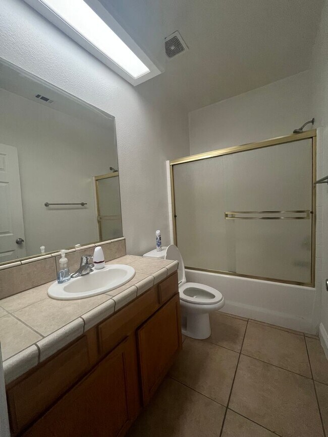 Building Photo - 3 bed 2 bth in Apple Valley. Apply today!