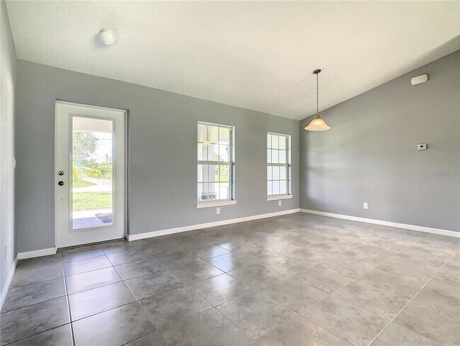 Building Photo - 27307 Tierra Del Fuego Cir