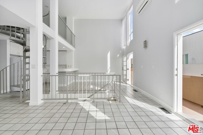 Building Photo - 114 Fleet St