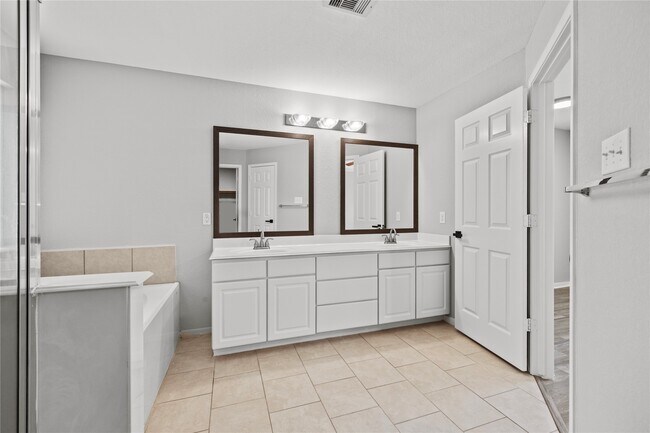 Building Photo - 14423 Idylwild Wood Way