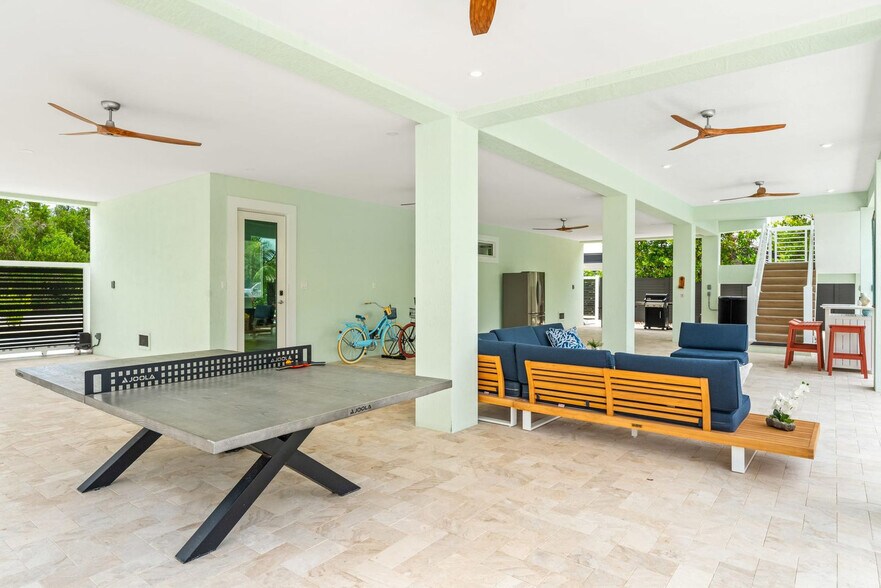 Building Photo - 83 Pescayo Ave