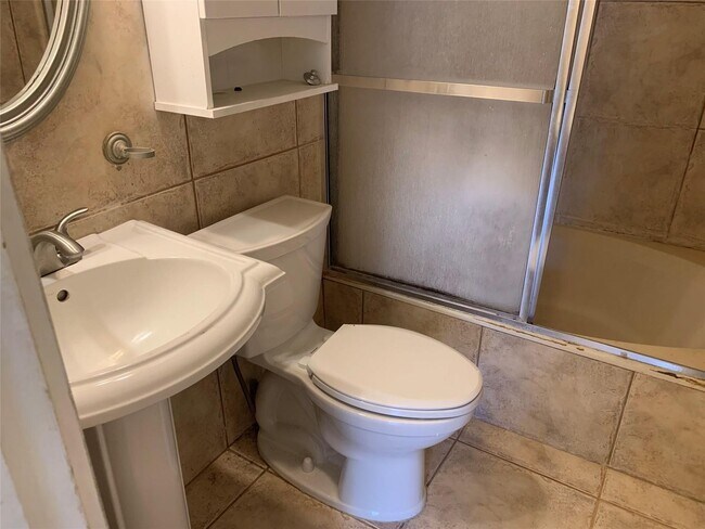 Building Photo - 907 SW 78th Ave