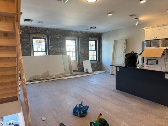 Building Photo - 188 Heckel St